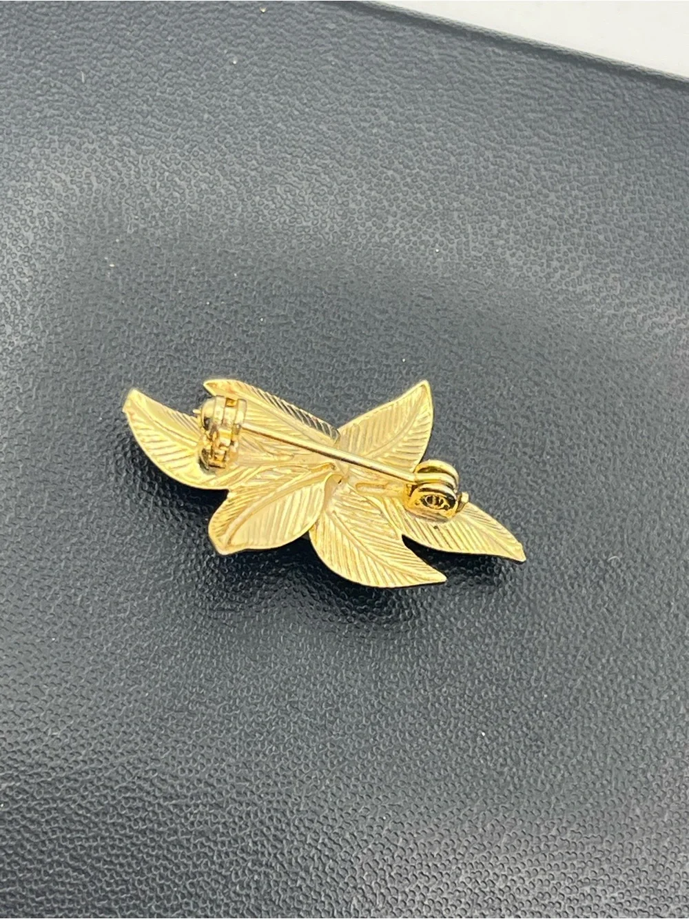 Gold tone faux pearl vintage flower leaves brooch pin
